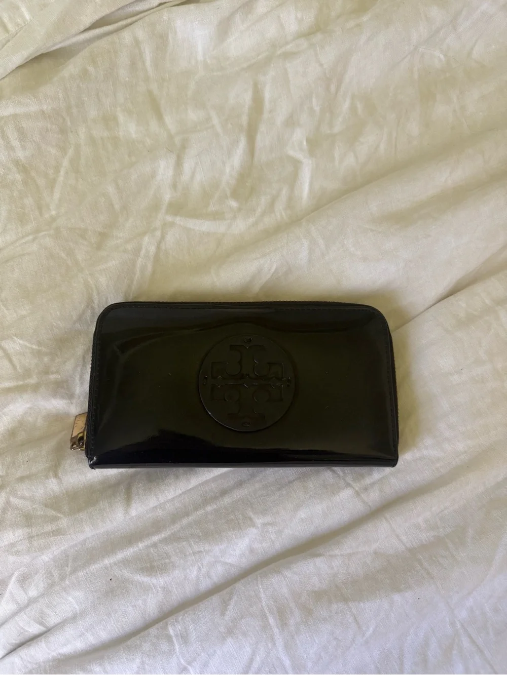 Tory Burch Black Patent Zip Wallet with Logo Emblem